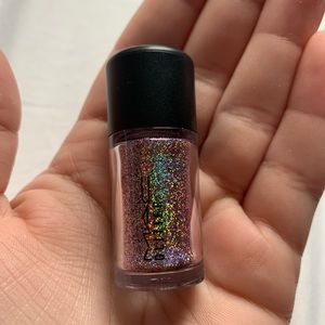Multi Color Mac Glitter stays on great & pigmented